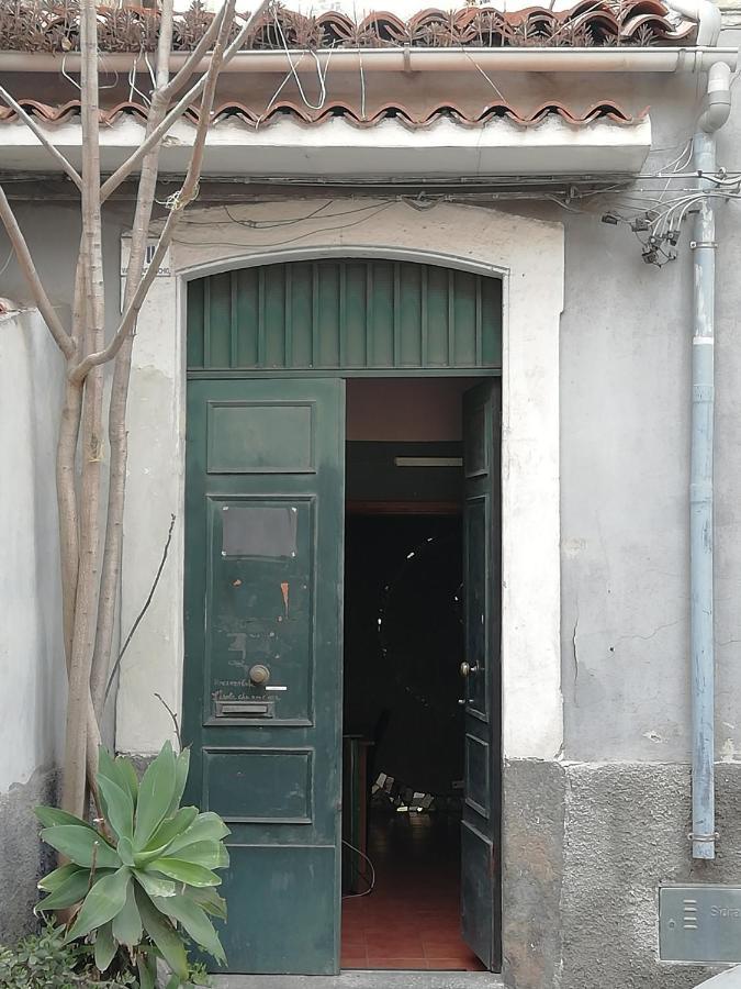Economic Room Катания Экстерьер фото